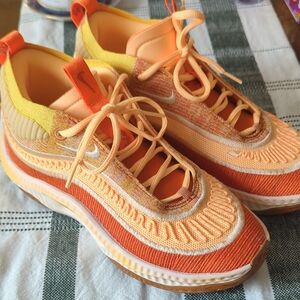 Nike Cosmic Unity 3 low top Orange Sneakers